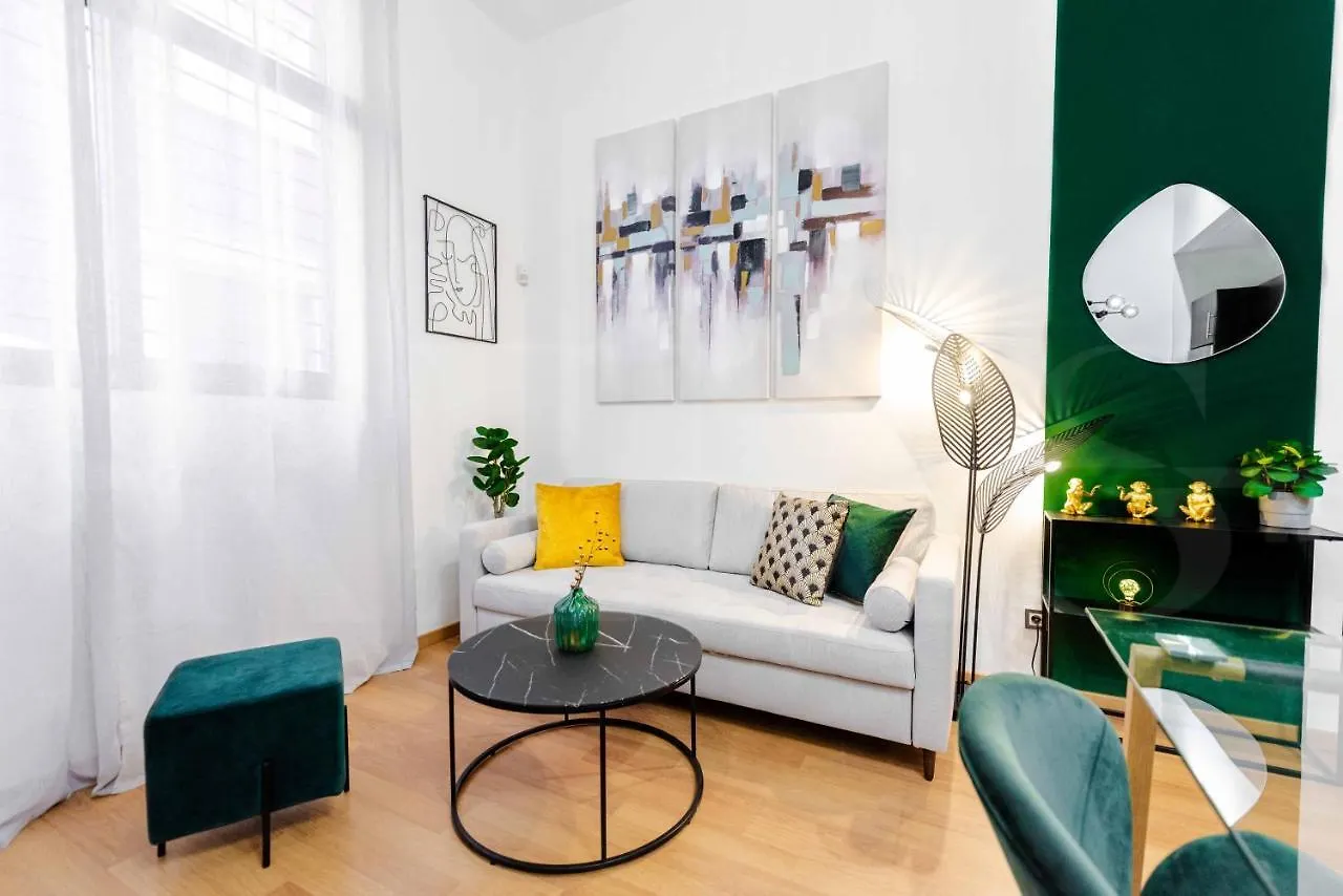 Deluxe Apartment With Common Swimming Pool - Center